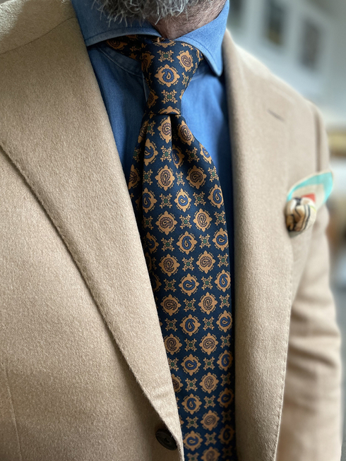 Granatowy krawat Ancient Madder Silk z motywem paisley
