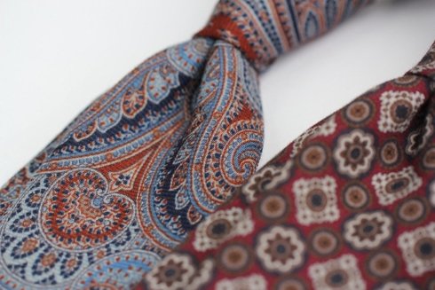 Krawat z drukowanej wełny / ceglasty paisley
