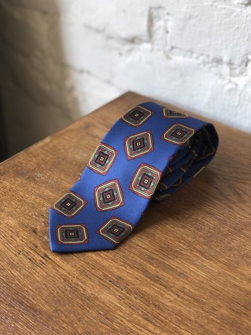 Krawat z jedwabiu Macclesfield niebieski w medaliony